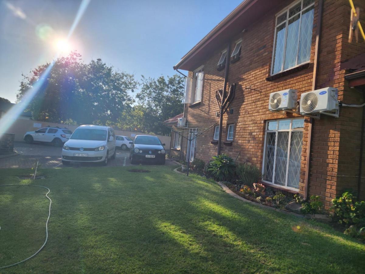Southy Inn By The Lake Benoni Exteriör bild